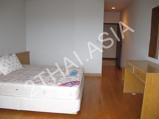 Krisda Golden Condotel , Pattaya, Na-Jomtien - photo, price, location map